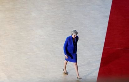 Theresa May se retira de la reunión del Consejo Europeo con una extensión mayor a la que había solicitado, pero que le dará tiempo para intentar lograr que el Parlamento británico, tras tres rechazos, dé el visto bueno para la salida de la UE.
