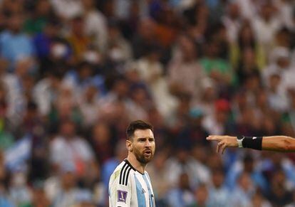Lienoel Messi, durante el partido frente a México protestando al árbitro.