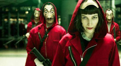 “La casa de papel' trabaja con los parámetros de ficción masculinos: la acción, el robo, el thriller, la violencia. Pero la mirada es deliberadamente femenina", afirma Álex Pina.