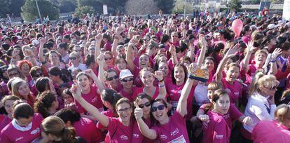 Participantes en la carrera de mujeres contra el c&aacute;ncer de mama, el pasado d&iacute;a 31 en Valencia.