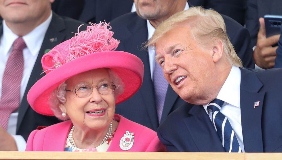 La Reina Isabel II con el presidente de EE UU, Donald Trump, en la ceremonia de conmemoración del 75 Desembarco de Normandía.