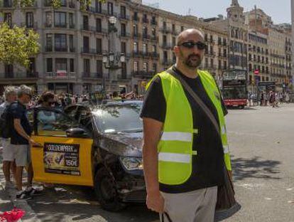 Cesc, taxista de 41 anys, a la plaça de Catalunya.