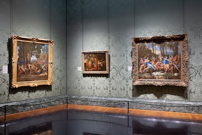 'El triunfo de Sileno' (izquierda) junto a 'El triunfo de Pan' (derecha), otra obra de Poussin, en la National Gallery.