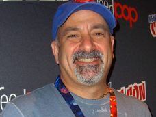 Dan Didio, exco-editor de DC Comics en la New York Comics Con de 2012.