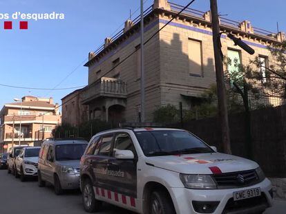 Detingut un excapellà de Barcelona per estafar més de tres milions d’euros a dones grans
