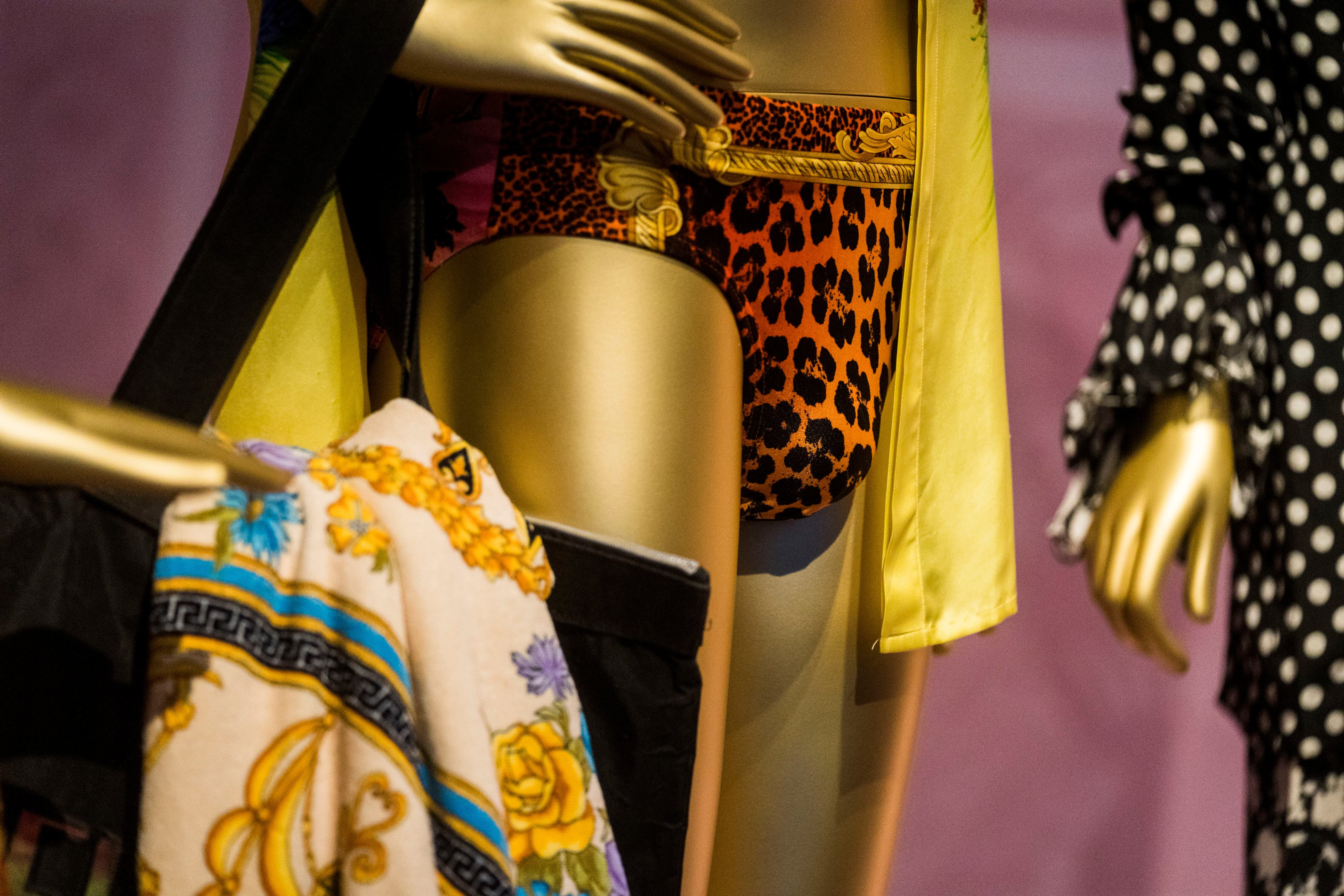 El 'animal print' es otra de las señas de identidad de Versace. En esta imagen, plasmado en una prenda íntima masculina de la firma italiana. 