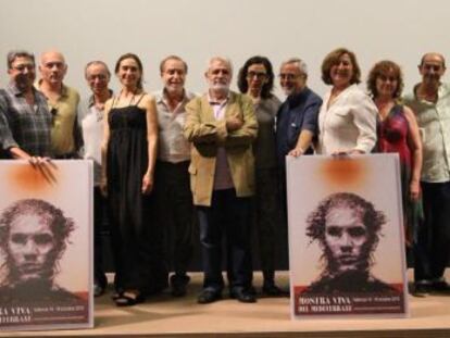 Presentación del cartel de la Mostra de Cine, con su autor, Manuel Boix.