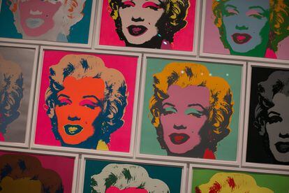 Las técnicas de fotoserigrafía más modernas permitieron a Warhol explorar el concepto de reproducción y serialización de imágenes, temas que utilizaría a lo largo de toda su carrera. El retrato de Marilyn fue una de sus obras más icónicas.
