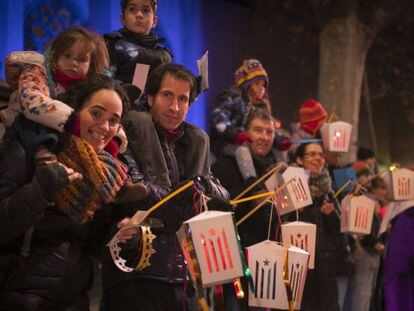 Cabalgata de Reyes en Vic (Barcelona), con la polémica de los farolillos independentistas. Carles Ribas EL PAÍS/ ATLAS