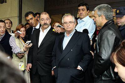 Subijana (a la izquierda) y Arzak, tras declarar en la Audiencia Nacional.