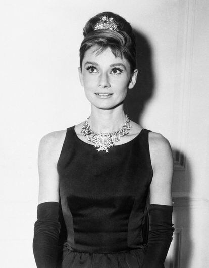 La firma de joyería de lujo presenta una exhibición masiva en la Galería Saatchi llamada 'Vision & Virtuosity', con 400 objetos de sus archivos, incluido el famoso diamante de 128,54 quilates del rodaje original con Audrey Hepburn en 'Desayuno con diamantes'.