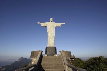 Vista de la estatua del Cristo Redentor, ubicada en el cerro del Corcovado de Río de Janeiro.