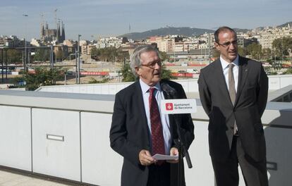 El ex alcalde Xavier Trias y el ex concejal Antoni Vives en la plaza de les Gl&ograve;ries el a&ntilde;o pasado.