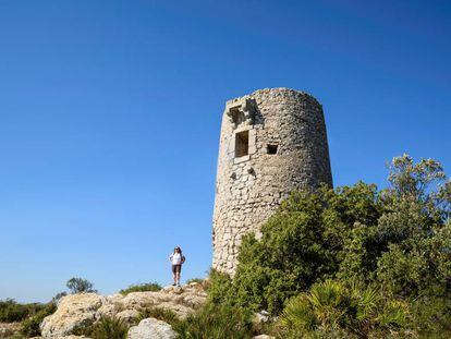 La torre vigía de Badum, en la sierra de Irta (Castellón). 