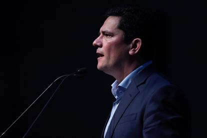 El exjuez brasileño Sérgio Moro habla durante una reunión con simpatizantes, en Brasilia el 10 de noviembre.