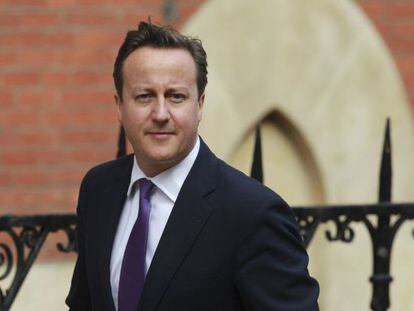 El primer ministro Cameron llega a la comparecencia este jueves.