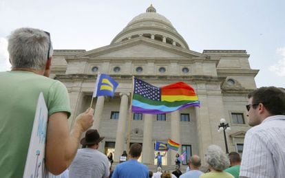 Manifestación ante el Capitolio de Arkansas por los derechos de los homosexuales.