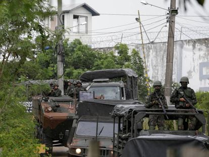 Militares brasile&ntilde;os en el barrio de Japeri.