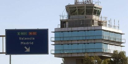 Torre de control del aeropuerto de Valencia.