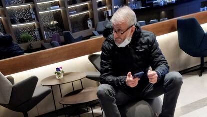 Roman Abramovich, in the VIP room of the Tel Aviv airport, on March 14.