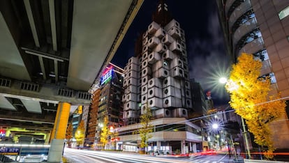 La torre Nakagin, del arquitecto Kisho Kurokawa, icono de la arquitectura setentera japonesa en el barrio tokiota de Shinbasi.