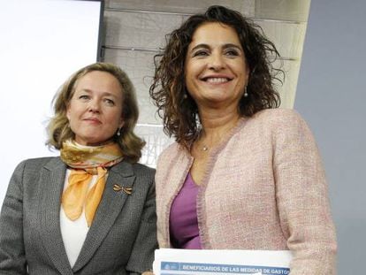 Las ministras de Economía, Nadia Calviño (izquierda), y de Hacienda, María Jesús Montero, ayer.