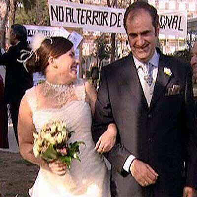 Los actores Mercè Martínez y Joaquín Climent, en un momento del rodaje.