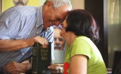 Andrés Muñoz, sacerdote, y Teresa Cortés, se casaron en los años setenta.