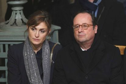 François Hollande y Julie Gayet en el funeral de Johnny Hallyday en París.