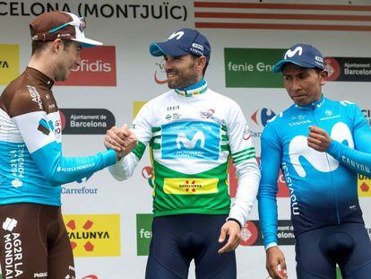 Valverde, en el podio final de la Volta, entre el segundo, Nairo (a la derecha), y el tercero, el francés Latour.