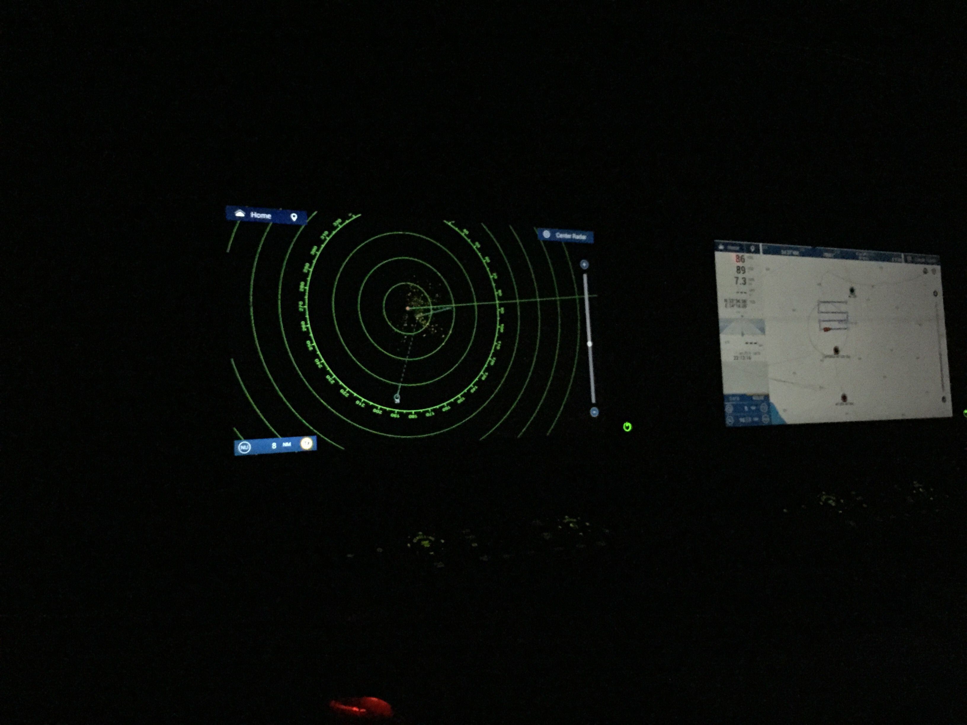 Radar en el puente de mando del 'Geo Barents'