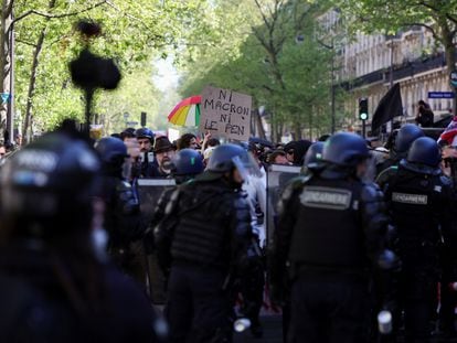Manifestación en París contra la extrema derecha y el racismo ante la segunda vuelta de las elecciones presidenciales en Francia.
