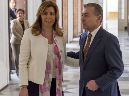 La presidenta de la Junta, Susana D&iacute;az, con su hom&oacute;logo canario, Paulino Rivero, en Sevilla.