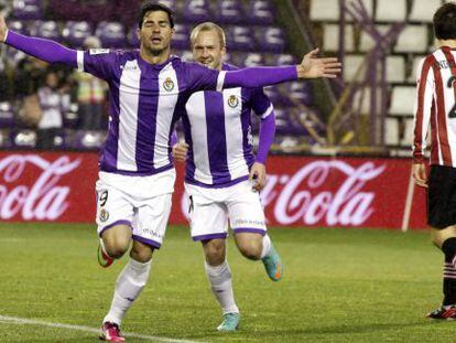 Guerra celebra el primer gol del Valladolid ante el Athletic. 