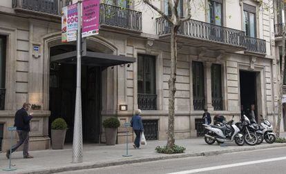 Façana de l'Hotel Alma a Barcelona.
