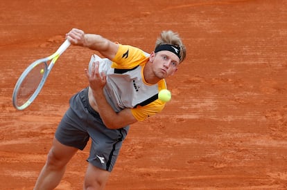 Roquebrune Cap Martin (France), 13/04/2021.- Alejandro Davidovich Fokina of Spain in action during his second round match against Matteo Berrettini of Italy at the Monte-Carlo Rolex Masters tournament ?in Roquebrune Cap Martin, France, 13 April 2021. (Tenis, Francia, Italia, España) EFE/EPA/SEBASTIEN NOGIER