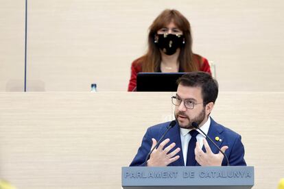Pere Aragonès, candidato de ERC a la presidencia de la Generalitat, y Laura Borràs, dirigente de Junts y presidenta del parlamento catalán.