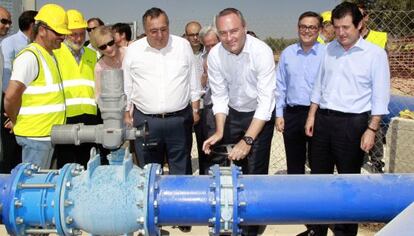 El presidente de la Generalitat, Alberto Fabra, inaugurando el trasvase del Júcar al Vinalopó.