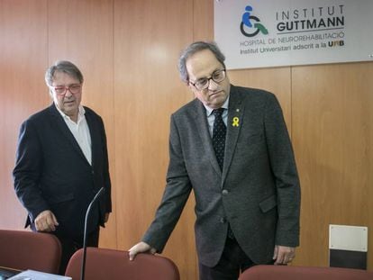 El director gerente del instituto Guttmann y el presidente Quim Torra.