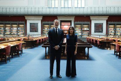 Los reyes Felipe VI y Letizia presidieron este jueves la reunión de la comisión permanente de la Biblioteca Nacional de Madrid, un espacio que, para el monarca, debe servir para la reflexión y la concordia entre los españoles.