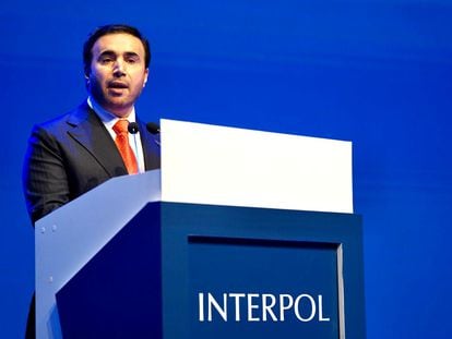 Interpol ha elegido como presidente al general emiratí Ahmed Nasser Al Raisi pese a la oleada de protestas internacionales