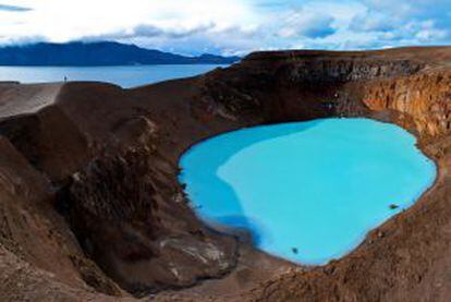 Los dos lagos dentro del cráter del volcán Askja.