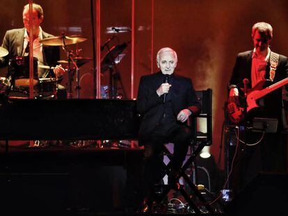 Charles Aznavour, durante su concierto en Madrid en el WiZink Center.