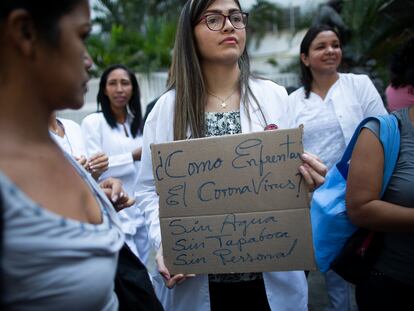 Protesta por la falta de recursos para combatir el coronavirus en Venezuela.