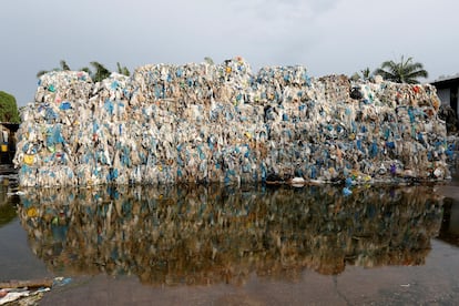 Planta de reciclaje ilegal en Kuala Langat, Malasia.