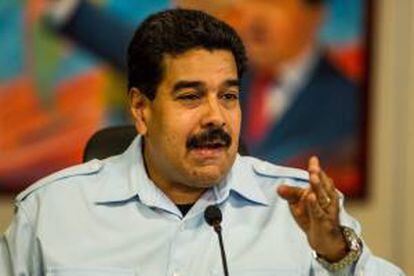 El presidente de Venezuela, Nicolás Maduro, habla durante una rueda de prensa a medios nacionales e internacionales este 15 de noviembre de 2013, en Caracas (Venezuela).