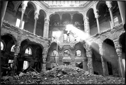 La biblioteca de Sarajevo destruida en la guerra.