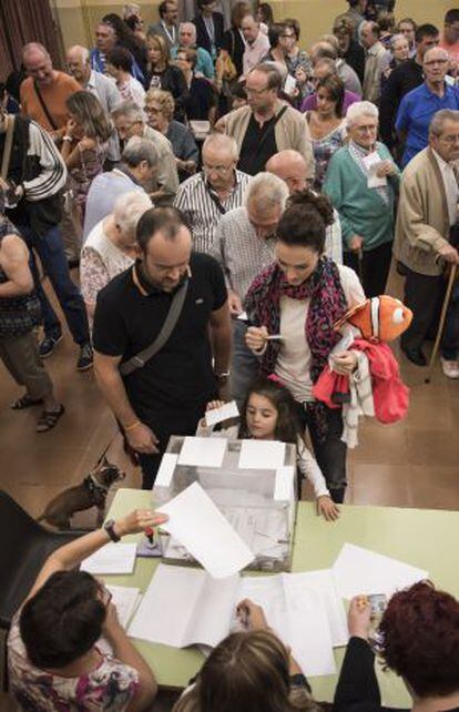 Ciudadanos votando en Barcelona el 27 de septiembre.