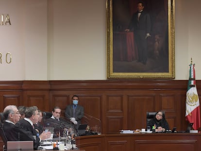 Los ministros de la Suprema Corte durante una sesión de deliberación respecto al INAI, el 18 de mayo.