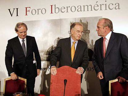 De izquierda a derecha, Ricardo Esteves, Jorge Sampaio y Francisco Pinto Balsemão, en el Foro Iberoamérica.